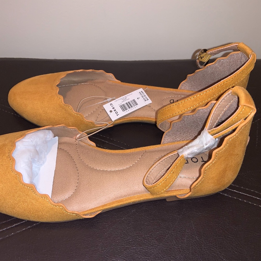 NWT Torrid Mustard Yellow Scalloped Flats Size 7WW